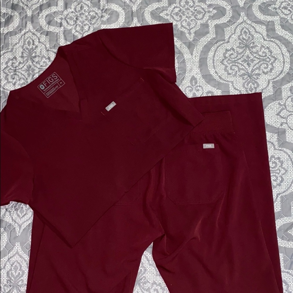 Figs Burgundy Scrub Set Medium